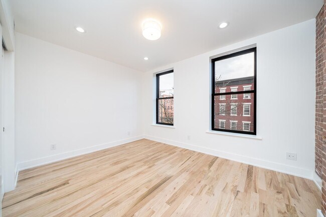 Building Photo - 230 Willow Ave