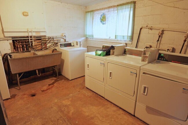 Building Photo - 12544 Fairview Ave