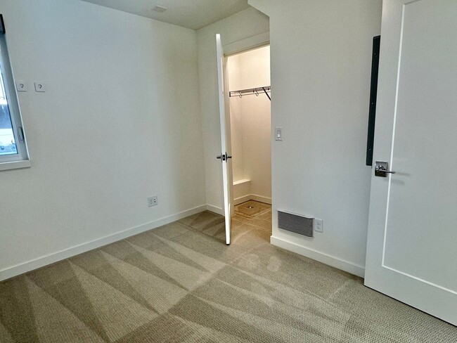 Building Photo - Modern home w/rooftop deck in desired Cher...