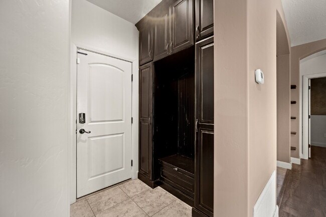 Building Photo - "Spacious 5-Bed Oasis with 3 Baths in Washington, UT – 3,171 Sq Ft of Comfort!"