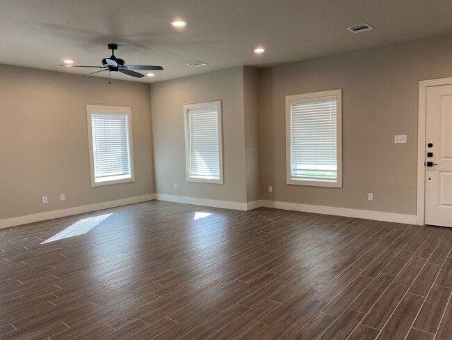 Building Photo - 208A Sterling