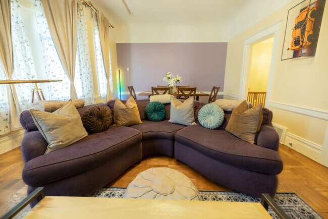 Building Photo - 1107 Broadway-SI ID1309749P