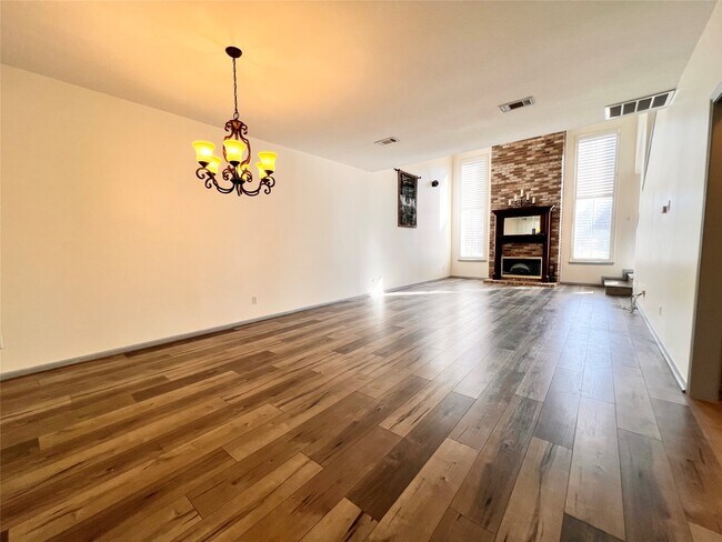 Building Photo - 727 Bunker Hill Rd