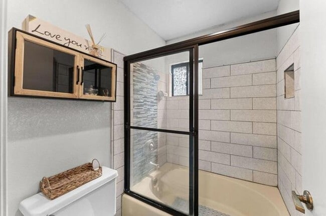 Building Photo - 3 Bedroom Townhouse