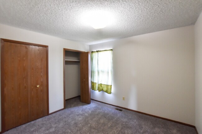 Building Photo - 3355 Mirage Dr