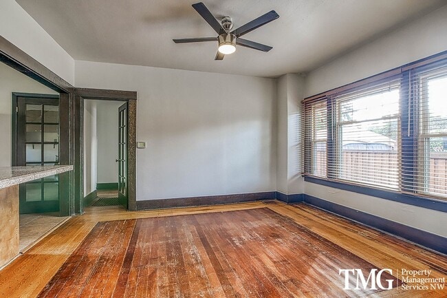 Building Photo - Stunning 4BD Craftsman in Excellent N Port...