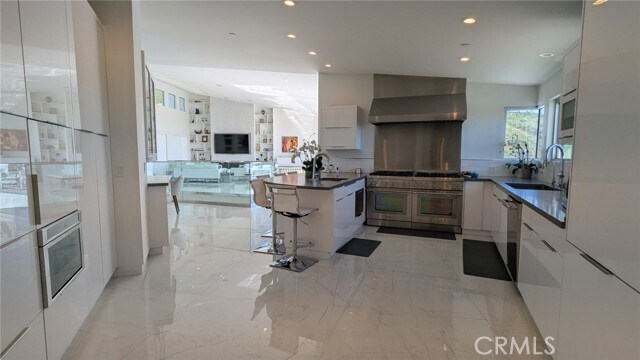 Building Photo - 28405 Via Acero St