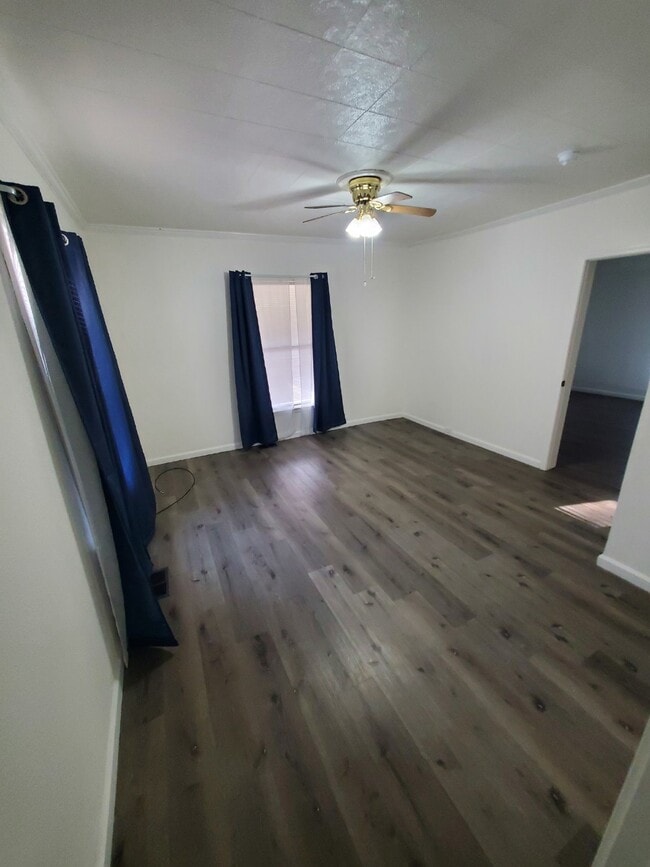 Building Photo - 2 Bedroom on Powell Ave