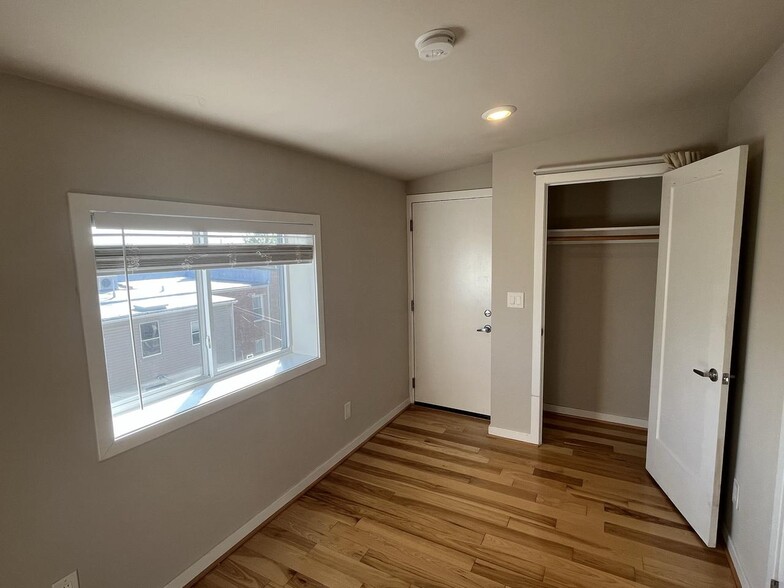 Building Photo - 1247 Penn St NE