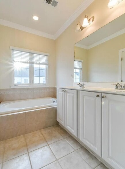 Building Photo - 1744 Theale Way