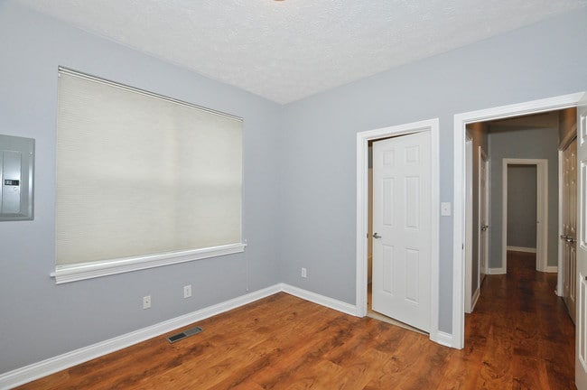 Building Photo - 517 E 23rd St