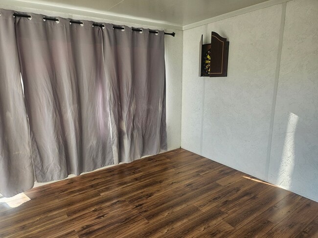 Building Photo - Millbrae Meadows 4 bed 3 bath available now