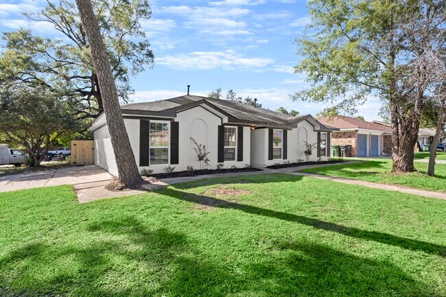 Building Photo - 914 Grand Oaks Dr