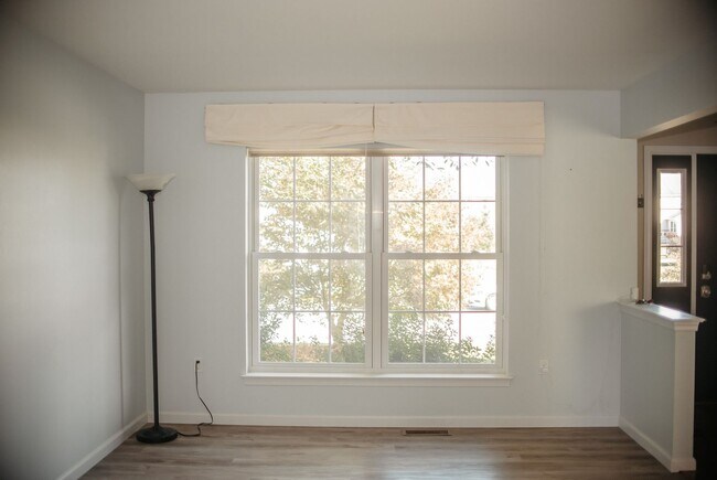 Building Photo - 20 Limestone Ln
