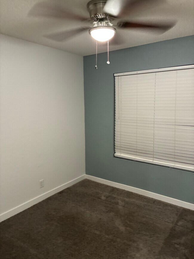 Building Photo - 2701 Juniper Dr