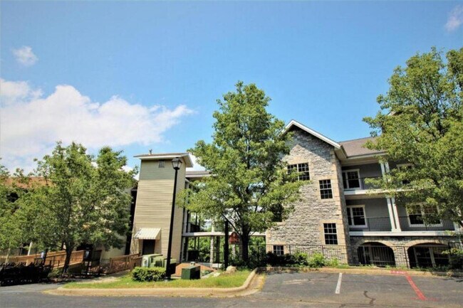 Building Photo - 175 Golf View Dr