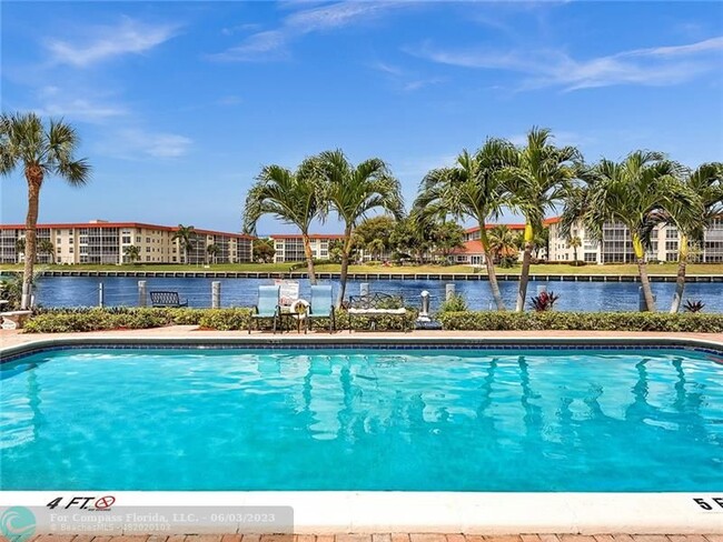 Building Photo - 1150 Hillsboro Mile-