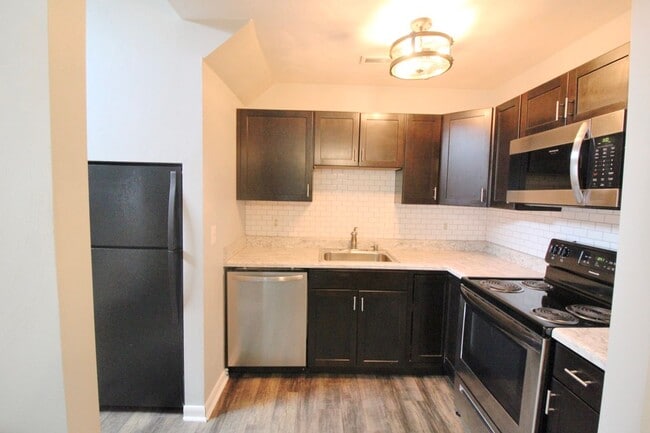 Building Photo - 1384 Bradley Dr