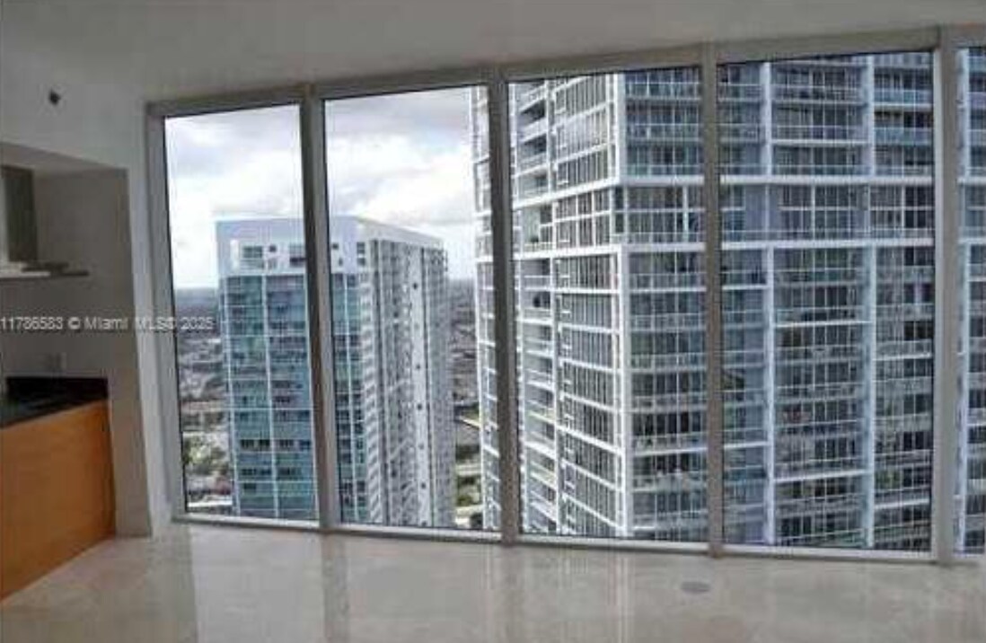 Building Photo - 475 Brickell Ave