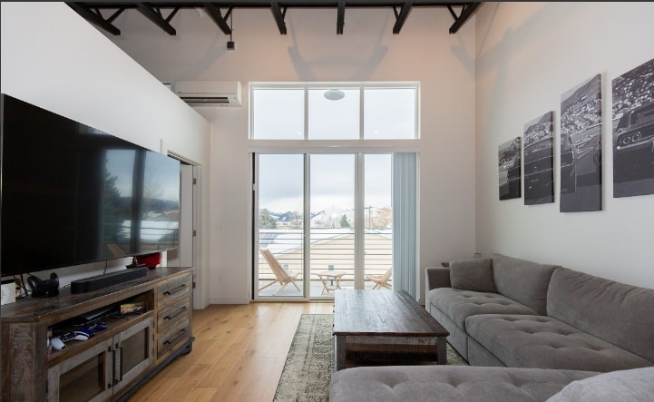 Building Photo - 611 Nikles Dr