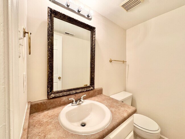 Building Photo - 5127 Lawndale Dr