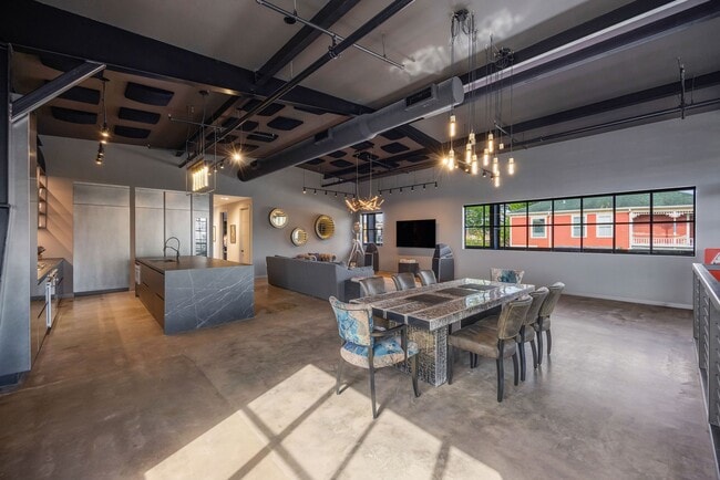 Building Photo - 908 White St