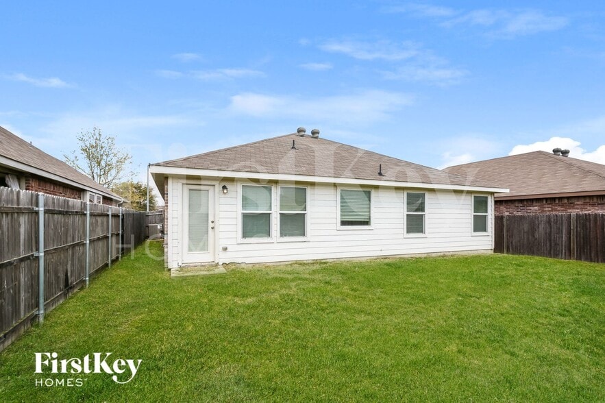 Building Photo - 2037 Cattle Creek Rd