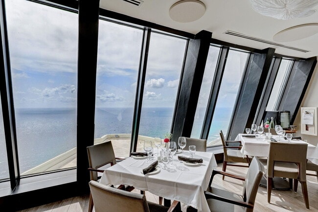 Building Photo - 3000 N Ocean Dr