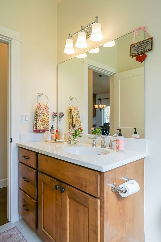 Building Photo - Beautiful Dover Bay Home