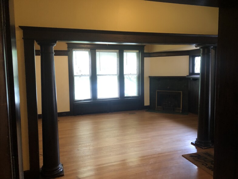 Living Room - 6110 Waterman Blvd