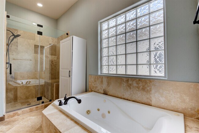 Building Photo - 1426 W 21st St