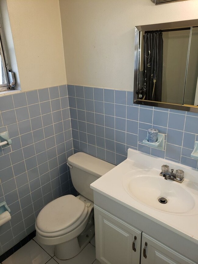 Building Photo - 2/1.5 in Beverly Hills!!!