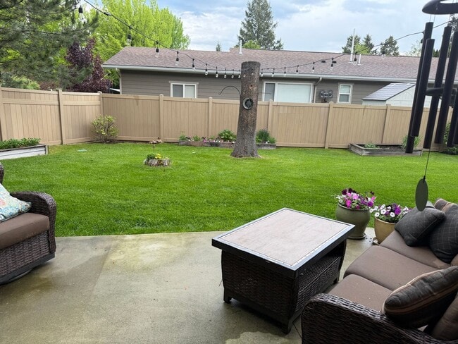 Building Photo - New Whitefish Rental - 3 Bedroom/2.5 Bath Beautiful Updated Home (Unfurnished). Available Aug 1st.