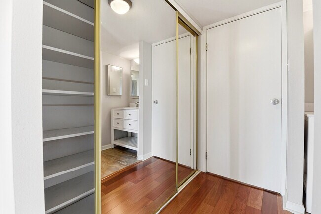 Building Photo - $2,345.95 - 2 Bed, 2 Bath Condo in Denver with Central AC!
