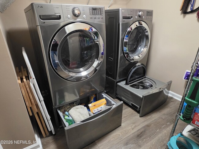 Building Photo - 86088 Meadowridge Ct