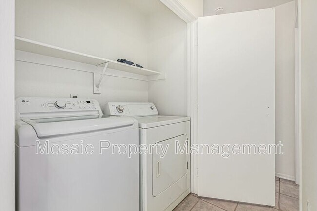 Building Photo - 1543 S Danielson Way
