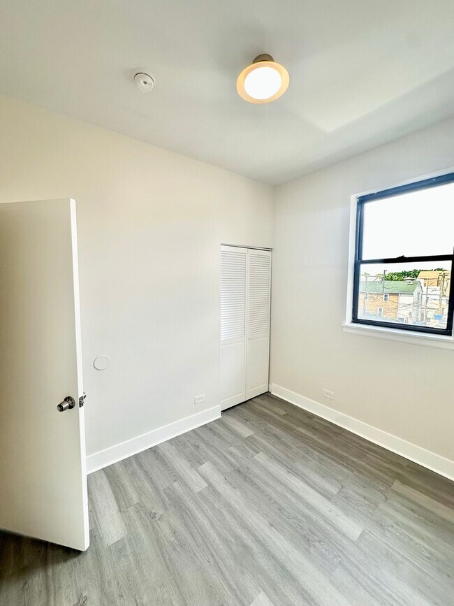 Building Photo - 3008 W 23rd St