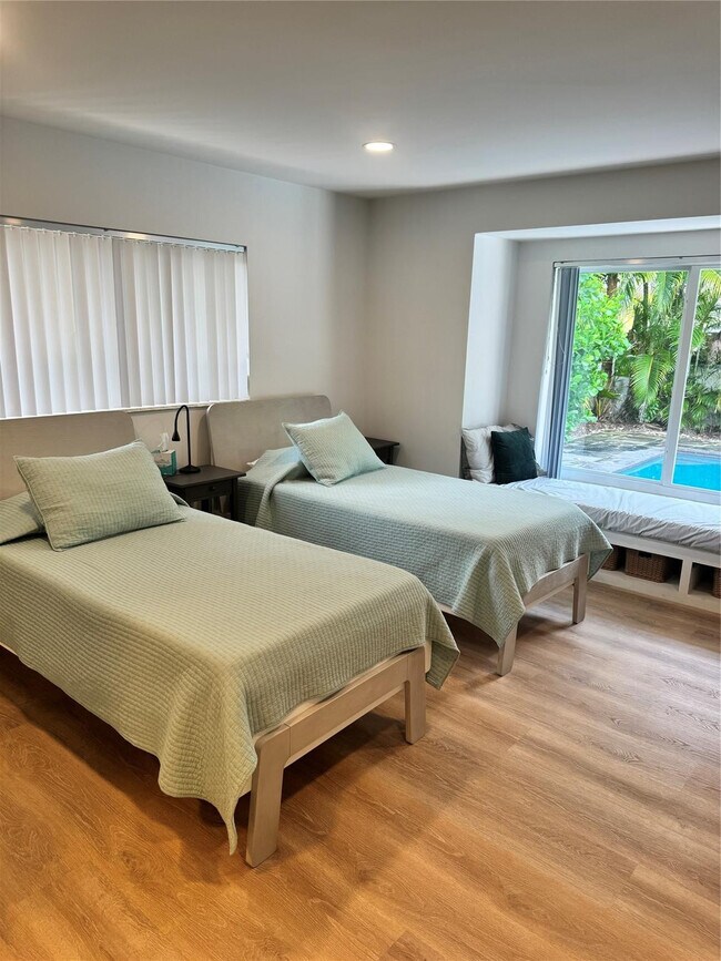 Building Photo - 2020 Coral Reef Dr