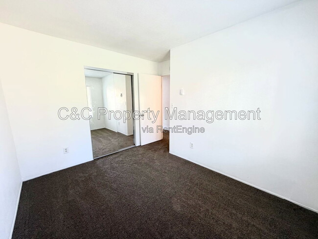 Building Photo - 7099 Russan Ln