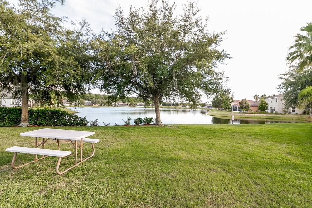 Building Photo - 15950 Leatherleaf Ln