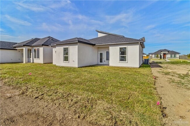 Building Photo - 20 E Sabinal Ave