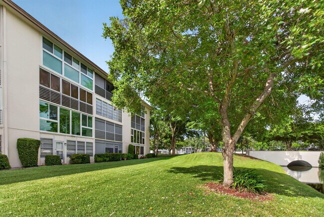 Building Photo - 3205 Portofino Point