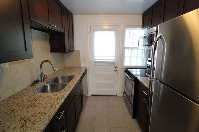 Building Photo - Fully Renovated 1 Bedroom 1 Bath in North ...