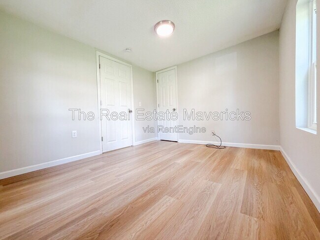 Building Photo - 132 Edgewood St