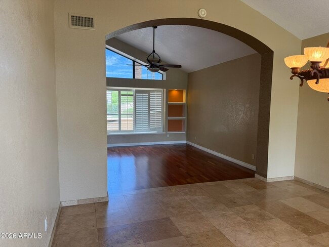 Building Photo - 8377 E Thoroughbred Trail