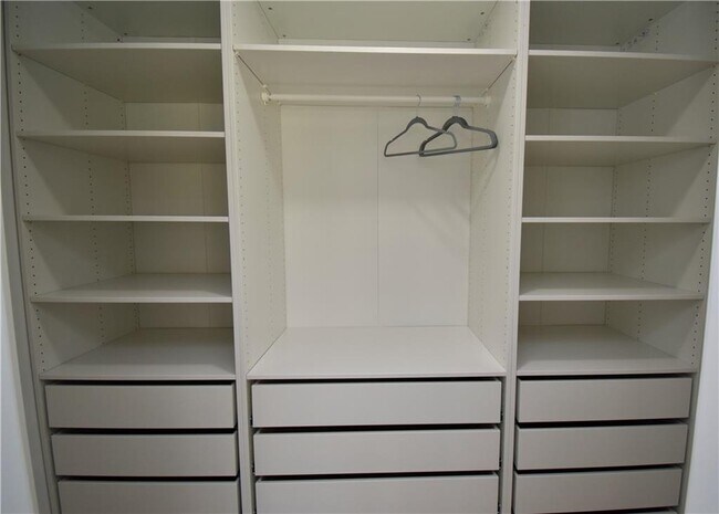 Building Photo - 5 Phil's Path