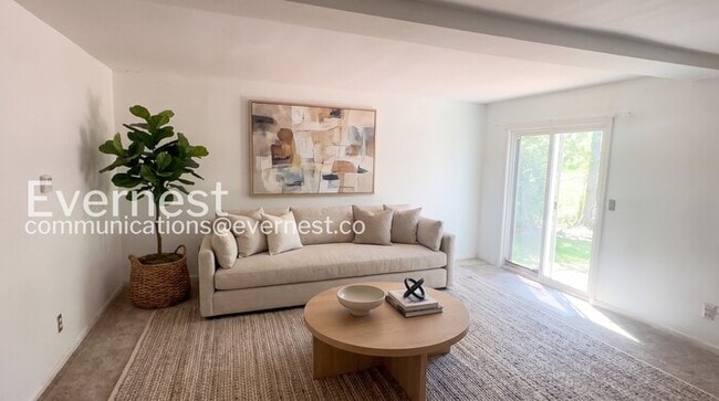 Building Photo - 3 Bed/2.5 Bath Townhome with Fenced Yard / Pets Not Accepted / Vouchers Accepted / Coming Soon!