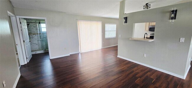 Building Photo - 3175 Victoria Dr