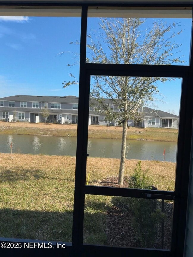 Building Photo - 213 Silver Myrtle Ct