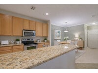 Building Photo - 5988 Summerhill - 2 beds unit with elevator access